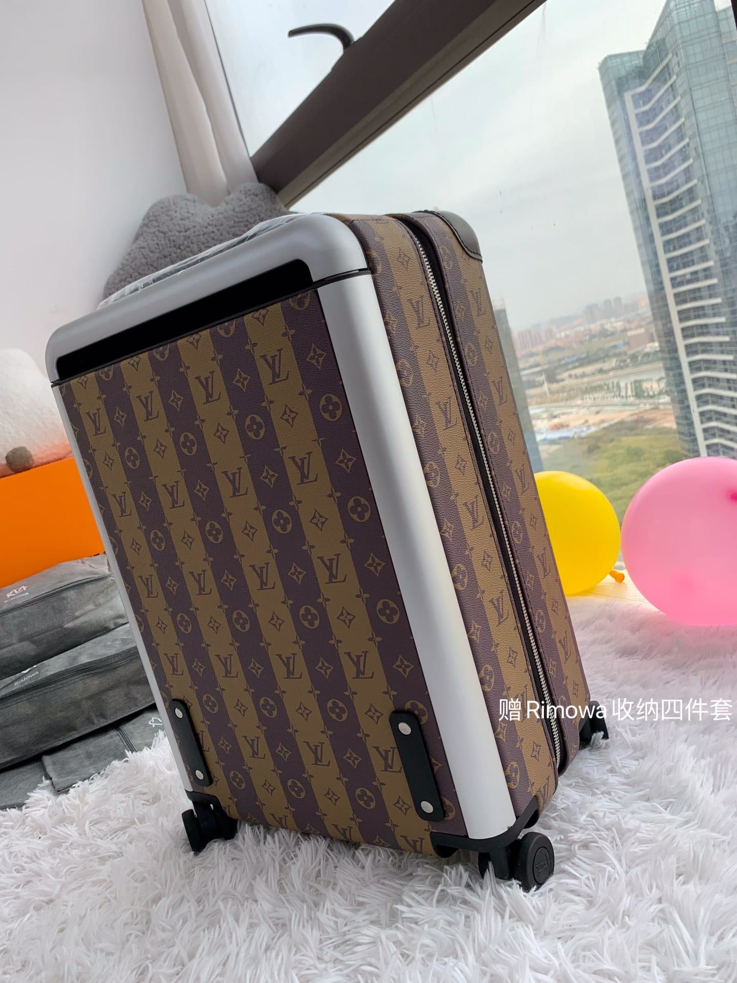 LV路易威登HORIZON 四輪拉桿箱M23203¥5180.00-頂級1:1精品高仿包包香港台灣批發價格推薦微信哪裡買