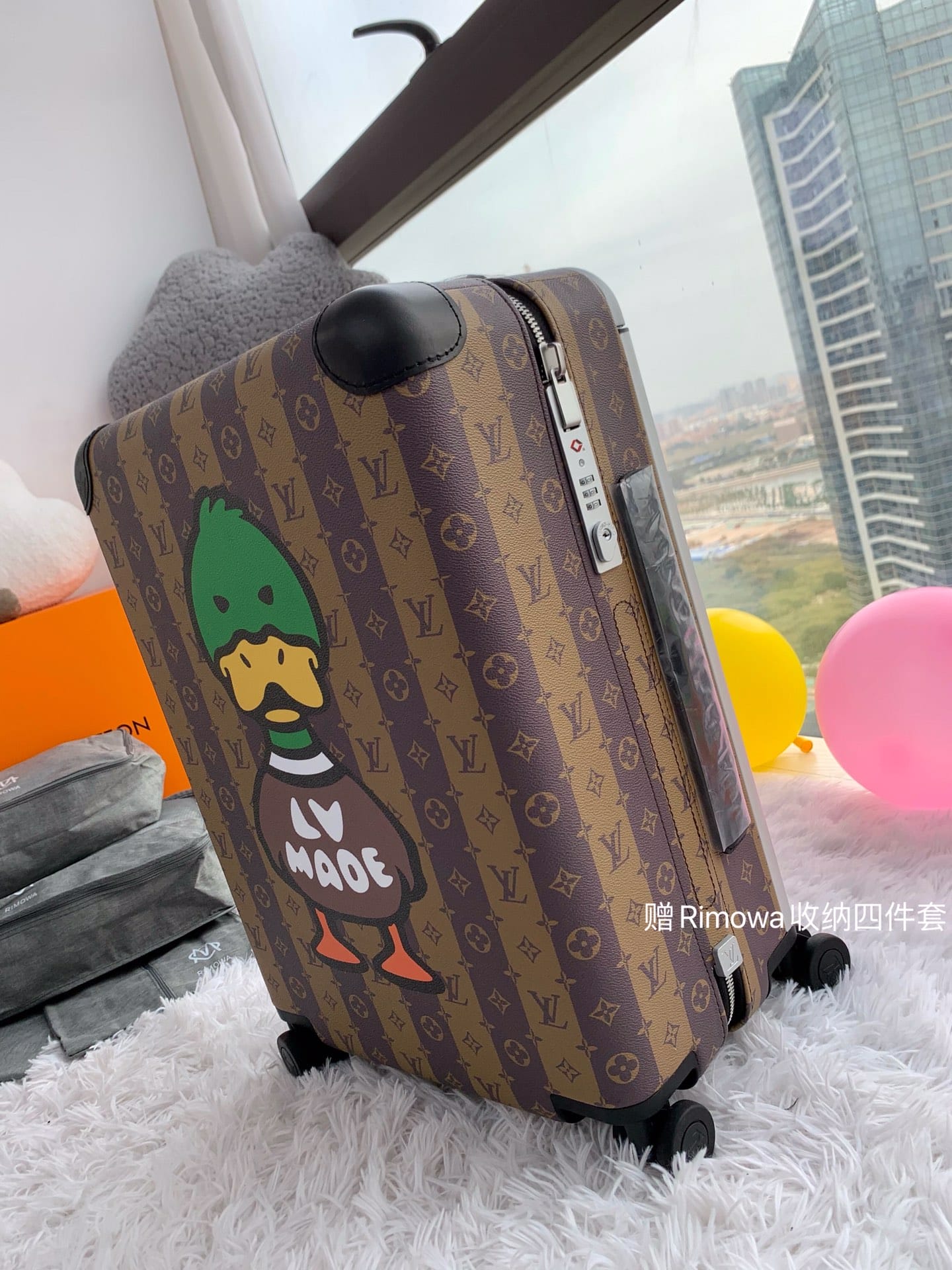 LV路易威登HORIZON 四輪拉桿箱M23203¥5180.00-頂級1:1精品高仿包包香港台灣批發價格推薦微信哪裡買