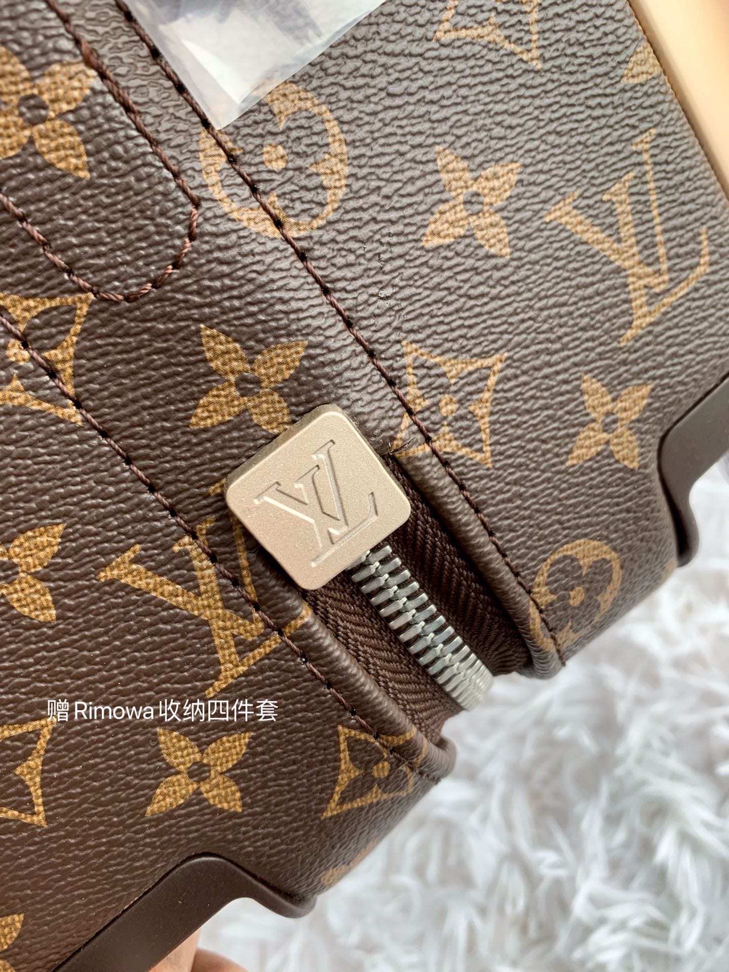 LV路易威登HORIZON 四輪拉桿箱M23203¥5180.00-頂級1:1精品高仿包包香港台灣批發價格推薦微信哪裡買