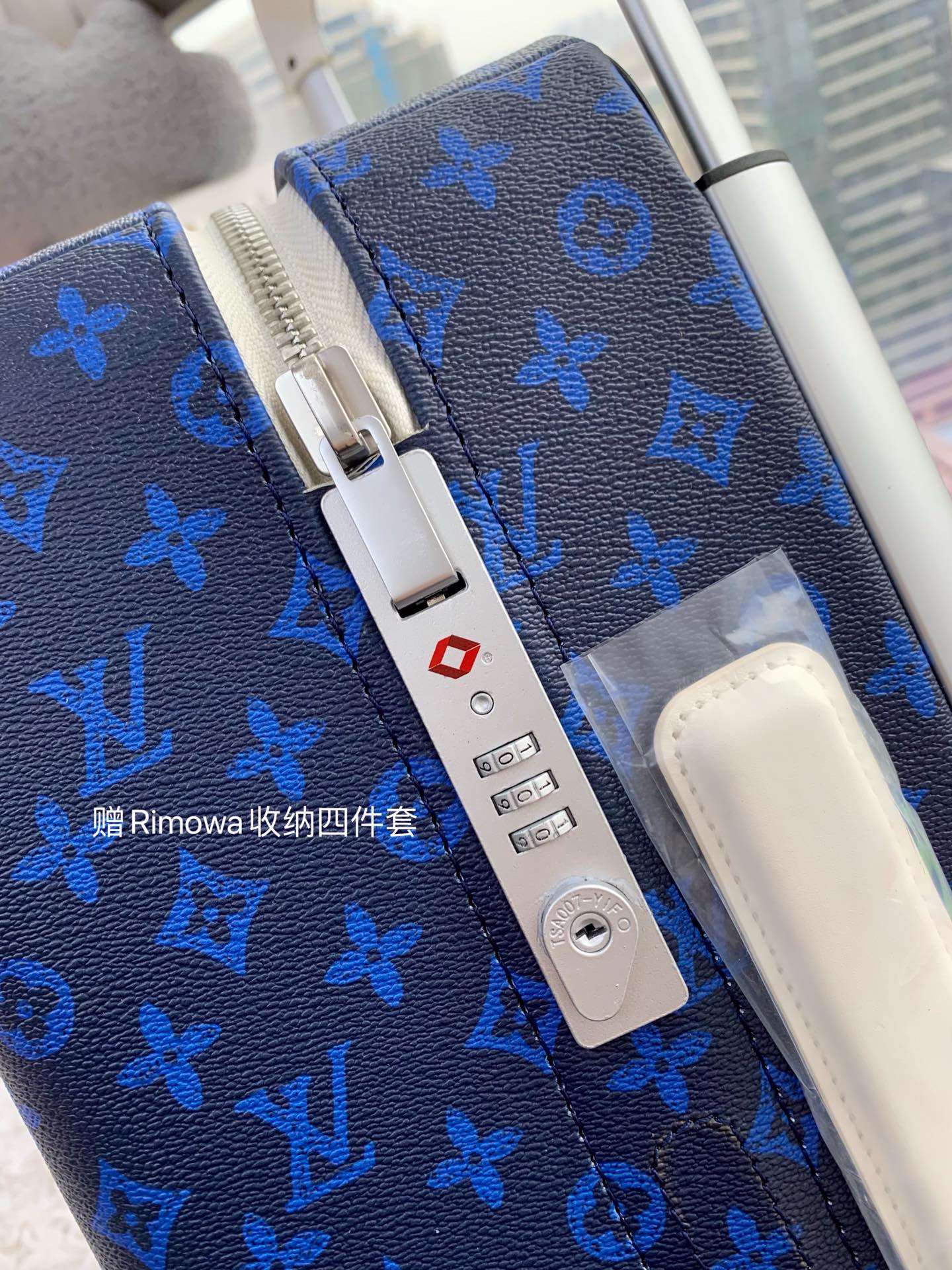 LV路易威登HORIZON 四輪拉桿箱M23203¥5180.00-頂級1:1精品高仿包包香港台灣批發價格推薦微信哪裡買