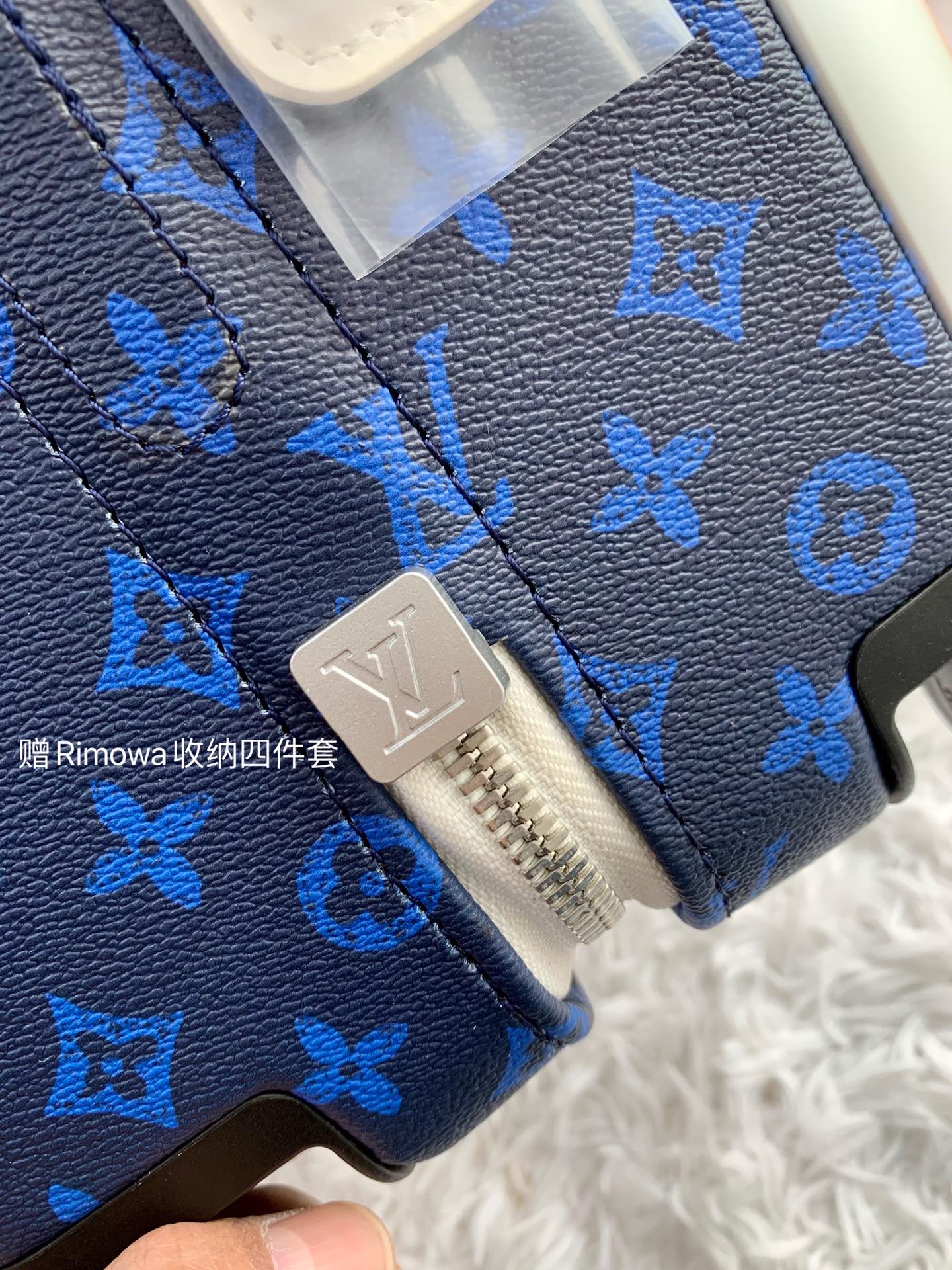 LV路易威登HORIZON 四輪拉桿箱M23203¥5180.00-頂級1:1精品高仿包包香港台灣批發價格推薦微信哪裡買