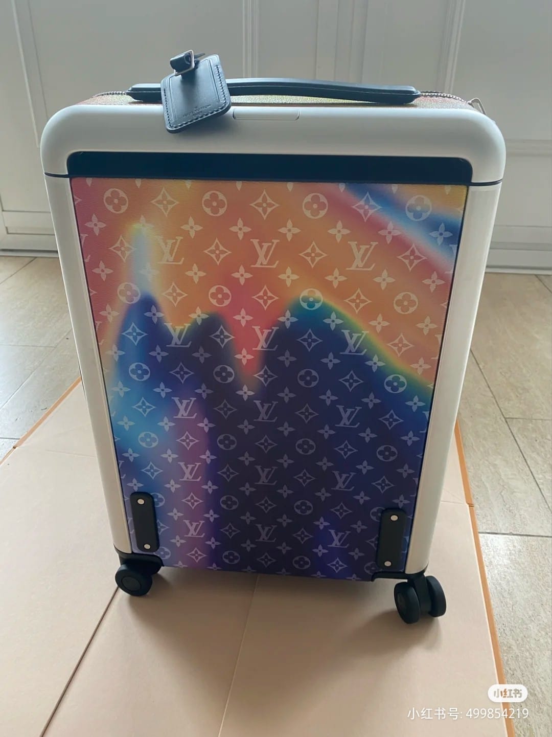 LV路易威登明麗紮染圖案Horizon 55CM拉桿箱¥5280.00-頂級1:1精品高仿包包香港台灣批發價格推薦微信哪裡買