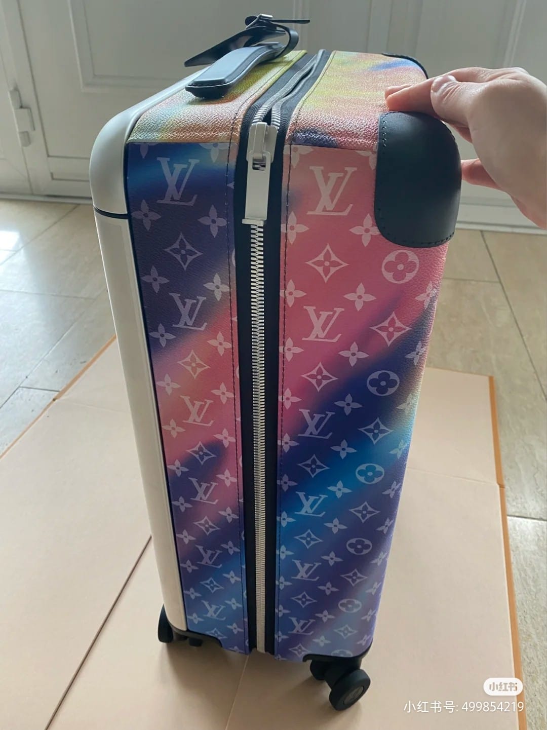 LV路易威登明麗紮染圖案Horizon 55CM拉桿箱¥5280.00-頂級1:1精品高仿包包香港台灣批發價格推薦微信哪裡買