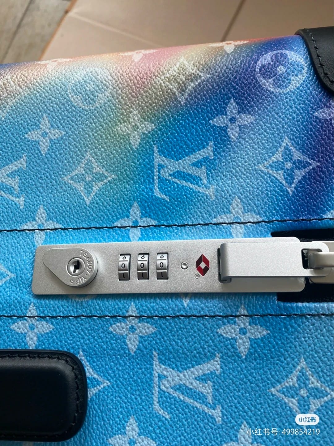 LV路易威登明麗紮染圖案Horizon 55CM拉桿箱¥5280.00-頂級1:1精品高仿包包香港台灣批發價格推薦微信哪裡買