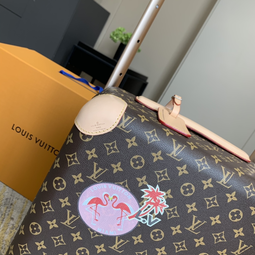 LV路易威登火烈鳥繫列55厘米四輪拉桿箱¥5280.00-頂級1:1精品高仿包包香港台灣批發價格推薦微信哪裡買