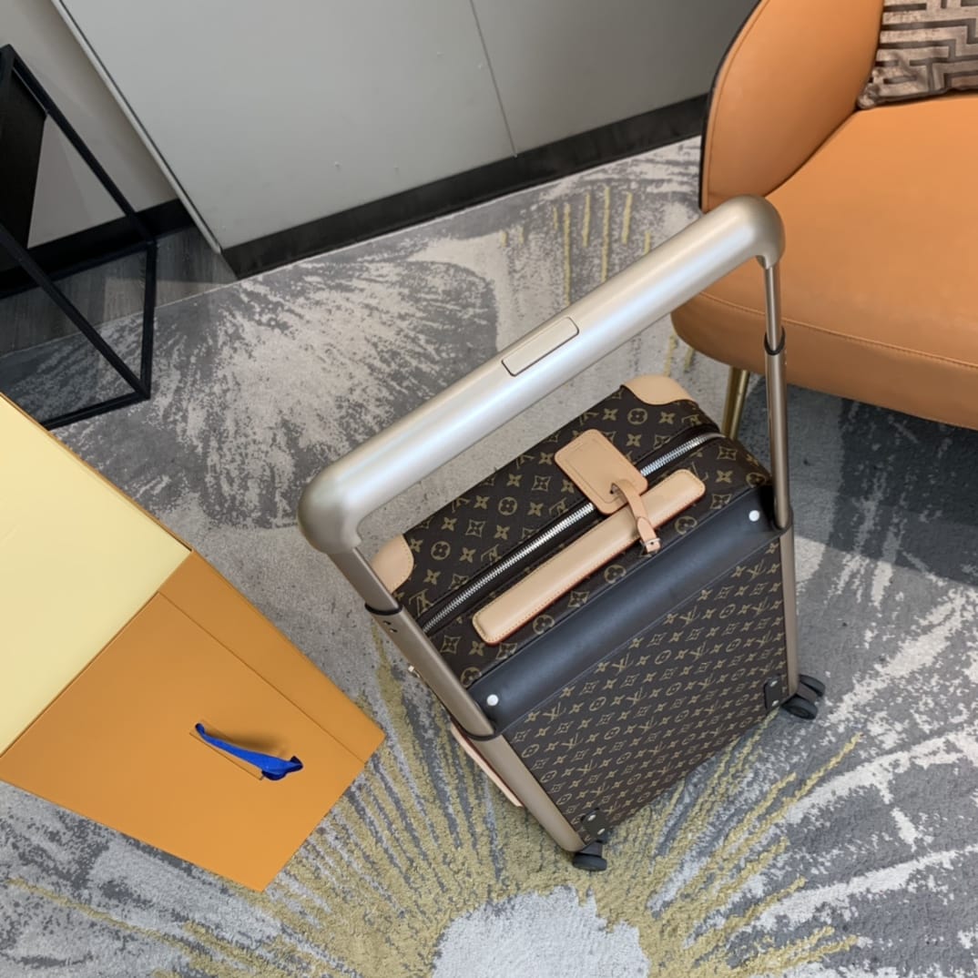 LV路易威登茉莉公主彩繪繫列四輪拉桿箱¥5280.00-頂級1:1精品高仿包包香港台灣批發價格推薦微信哪裡買