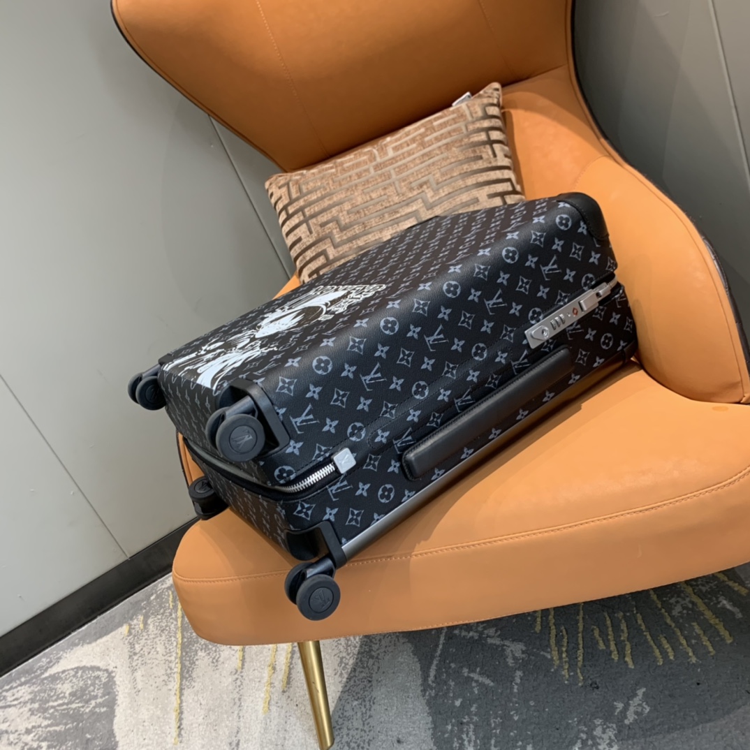 LV路易威登海賊王 路飛可來圖案定制Horizon 55 厘米四輪拉桿箱¥5280.00-頂級1:1精品高仿包包香港台灣批發價格推薦微信哪裡買