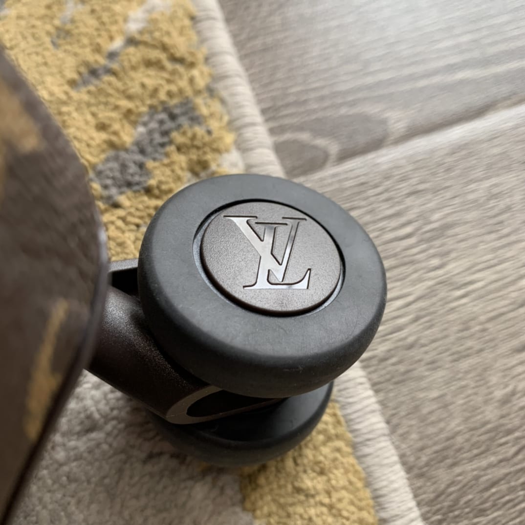 LV路易威登55cm四‮拉輪‬桿箱M23218¥3280.00-頂級1:1精品高仿包包香港台灣批發價格推薦微信哪裡買