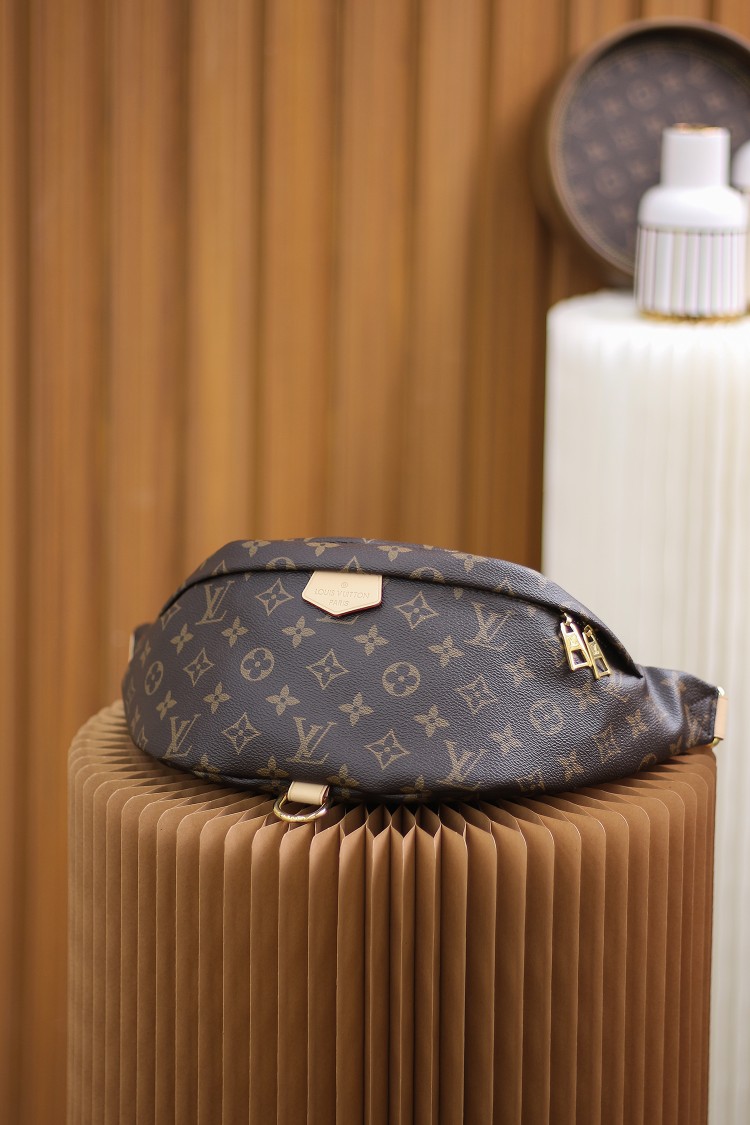 Louis Vuitton LV Bumbag老花腰包 M43644¥2180.00-頂級1:1精品高仿包包香港台灣批發價格推薦微信哪裡買