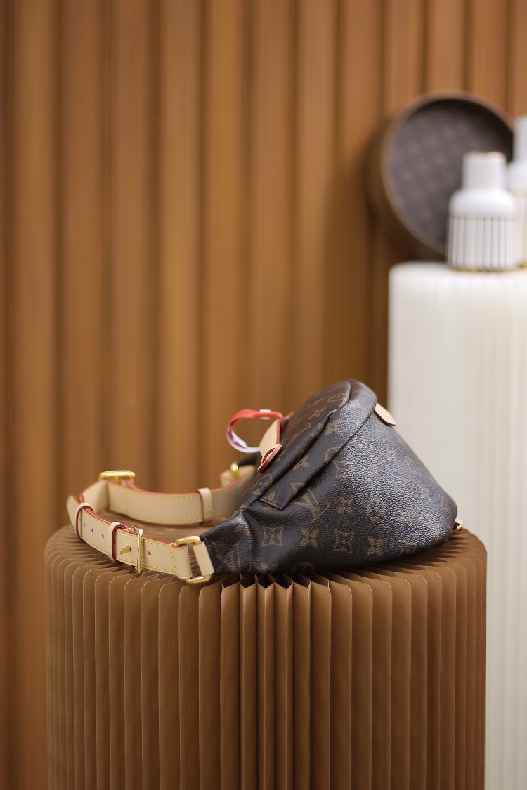 Louis Vuitton LV Bumbag老花腰包 M43644¥2180.00-頂級1:1精品高仿包包香港台灣批發價格推薦微信哪裡買