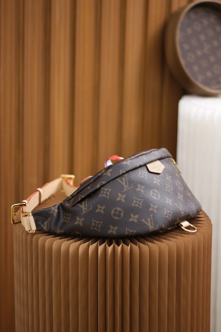 Louis Vuitton LV Bumbag老花腰包 M43644¥2180.00-頂級1:1精品高仿包包香港台灣批發價格推薦微信哪裡買