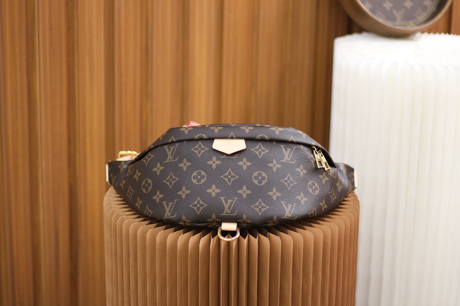 Louis Vuitton LV Bumbag老花腰包 M43644¥2180.00-頂級1:1精品高仿包包香港台灣批發價格推薦微信哪裡買
