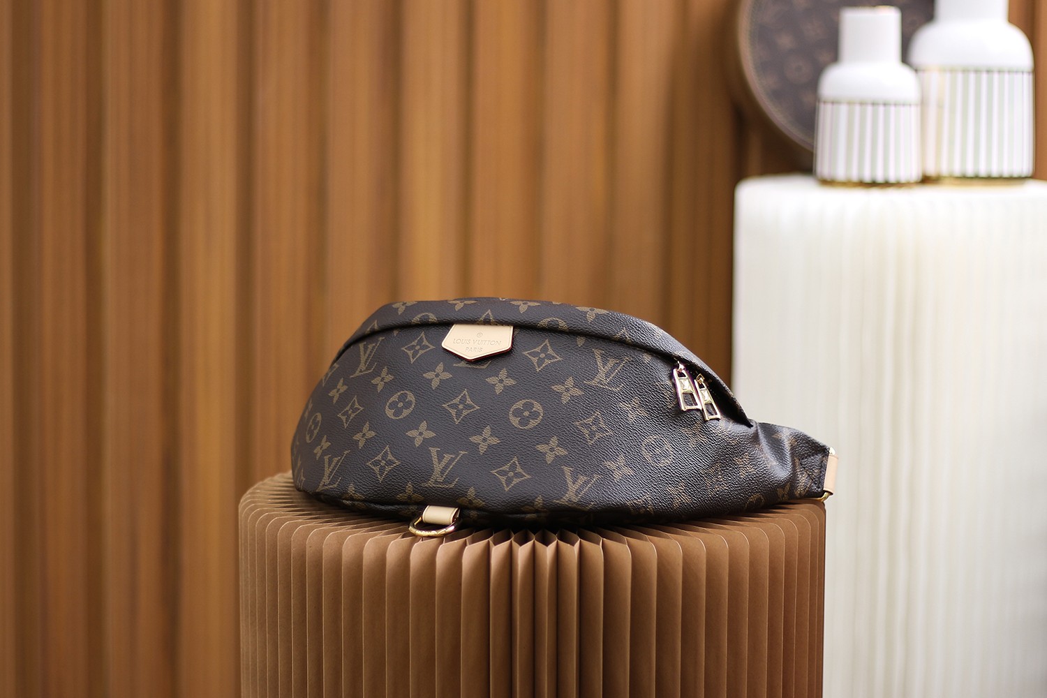 Louis Vuitton LV Bumbag老花腰包 M43644¥2180.00-頂級1:1精品高仿包包香港台灣批發價格推薦微信哪裡買