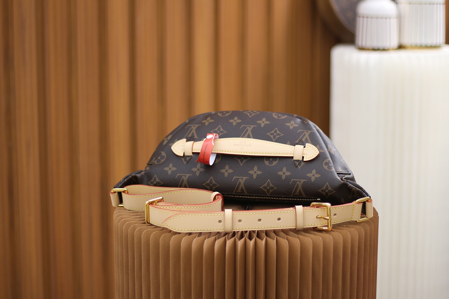 Louis Vuitton LV Bumbag老花腰包 M43644¥2180.00-頂級1:1精品高仿包包香港台灣批發價格推薦微信哪裡買