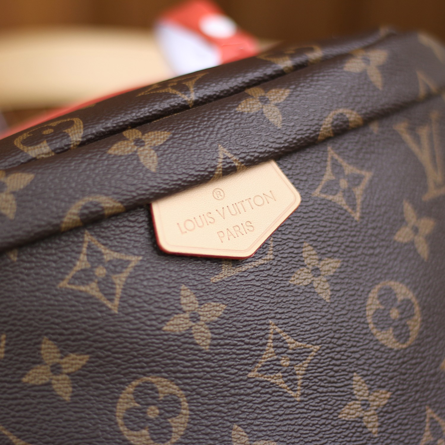 Louis Vuitton LV Bumbag老花腰包 M43644¥2180.00-頂級1:1精品高仿包包香港台灣批發價格推薦微信哪裡買