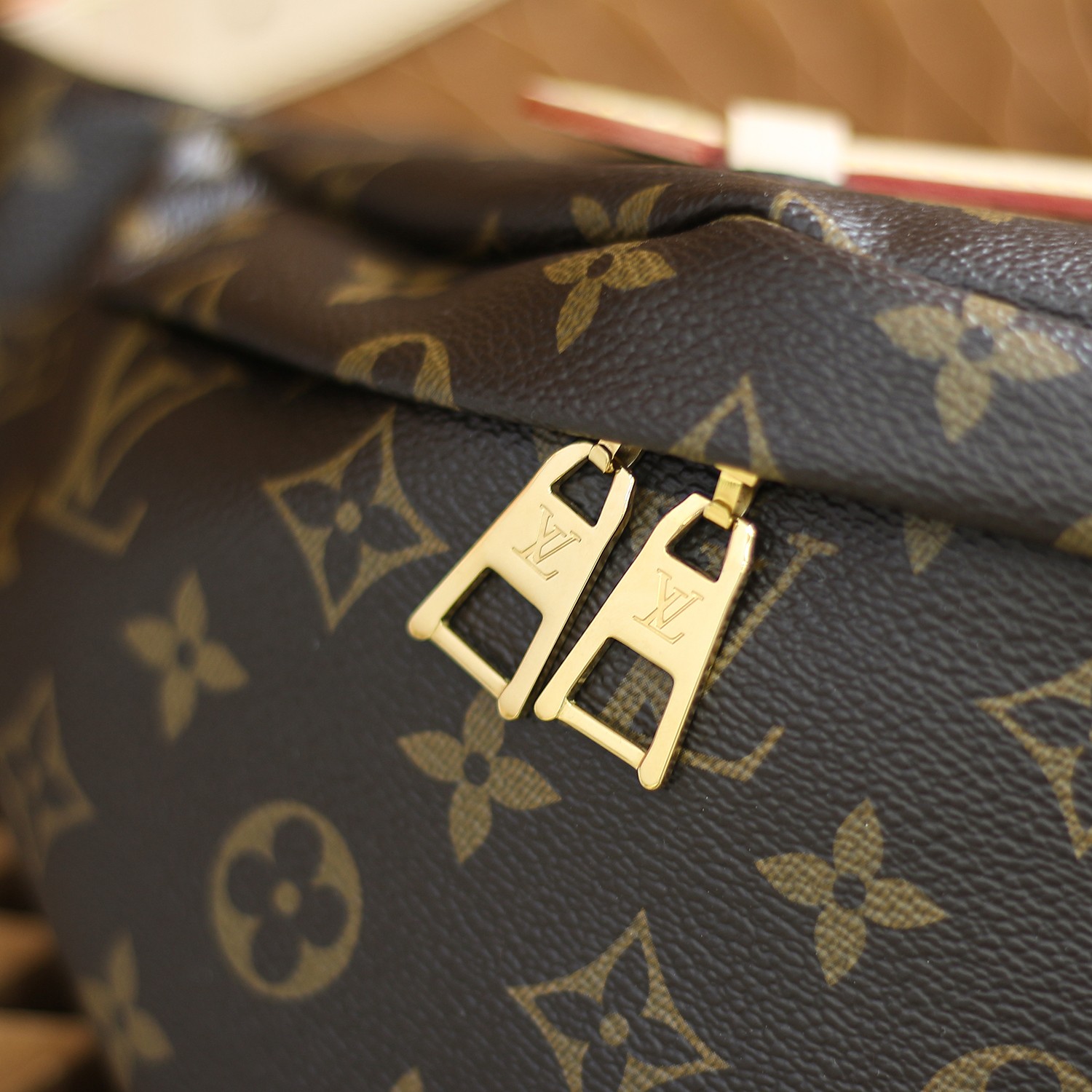 Louis Vuitton LV Bumbag老花腰包 M43644¥2180.00-頂級1:1精品高仿包包香港台灣批發價格推薦微信哪裡買