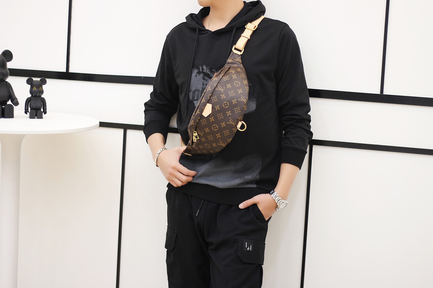 Louis Vuitton LV Bumbag老花腰包 M43644¥2180.00-頂級1:1精品高仿包包香港台灣批發價格推薦微信哪裡買