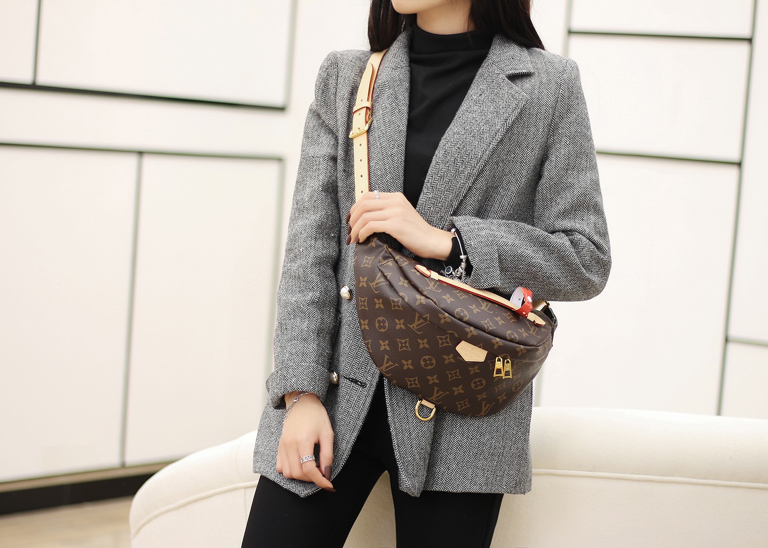 Louis Vuitton LV Bumbag老花腰包 M43644¥2180.00-頂級1:1精品高仿包包香港台灣批發價格推薦微信哪裡買