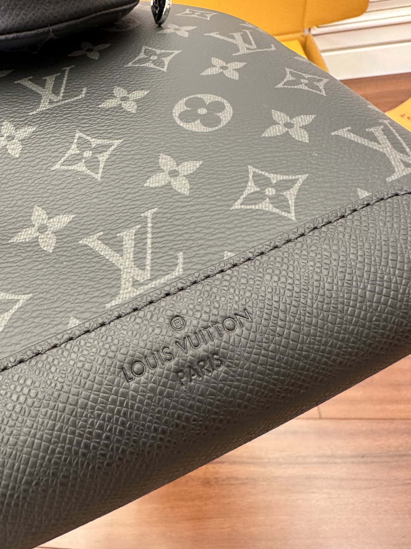 LV 特正版M30936 Duo Slingbag專櫃同步電子芯片內碼¥1,980.00-頂級1:1精品高仿包包香港台灣批發價格推薦微信哪裡買