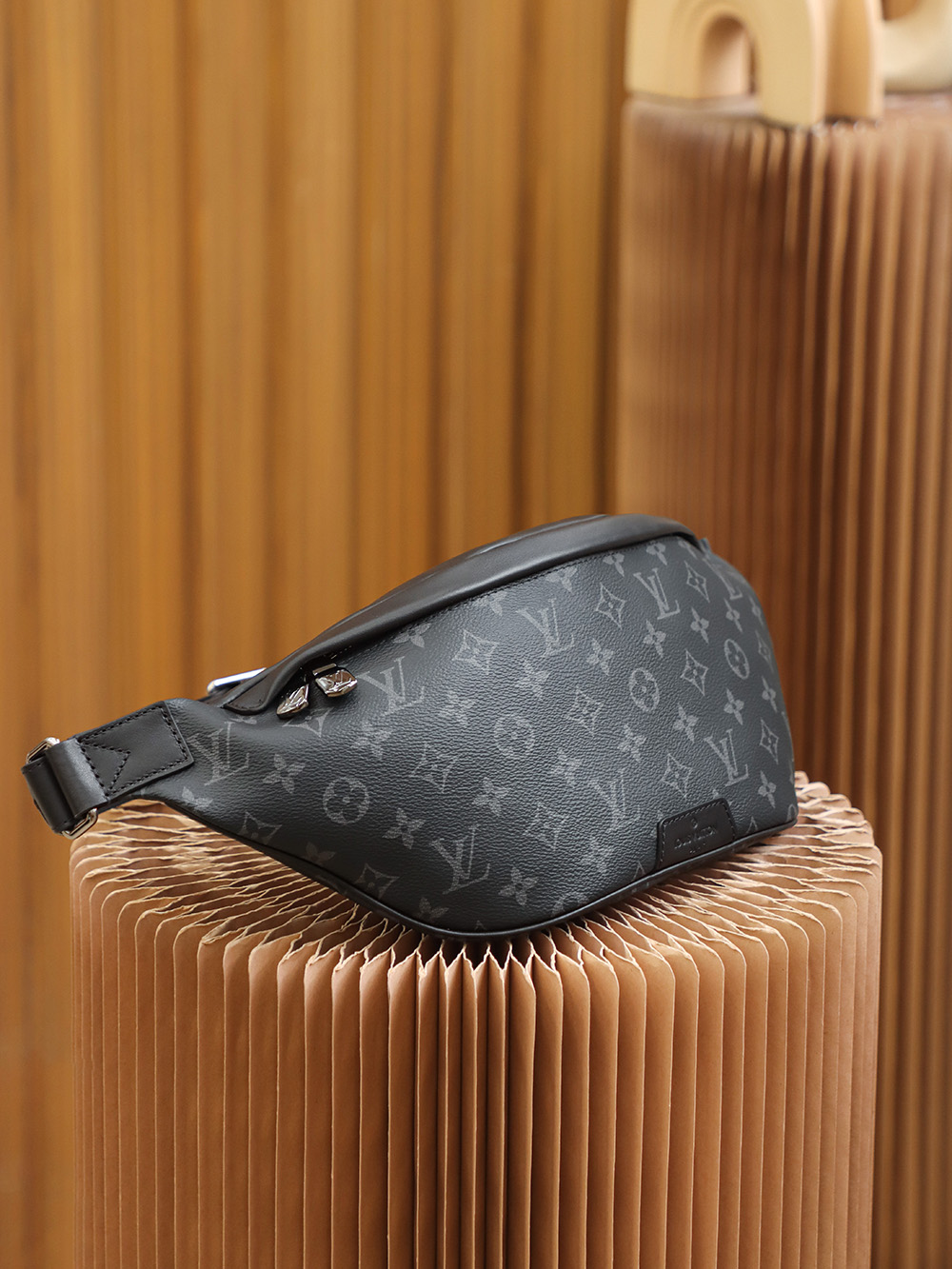 LV M44336腰包 Discovery Bumbag單肩背包¥1,880.00-頂級1:1精品高仿包包香港台灣批發價格推薦微信哪裡買