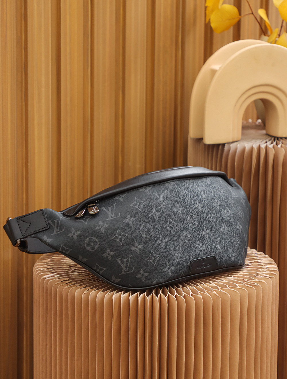 LV M44336腰包 Discovery Bumbag單肩背包¥1,880.00-頂級1:1精品高仿包包香港台灣批發價格推薦微信哪裡買