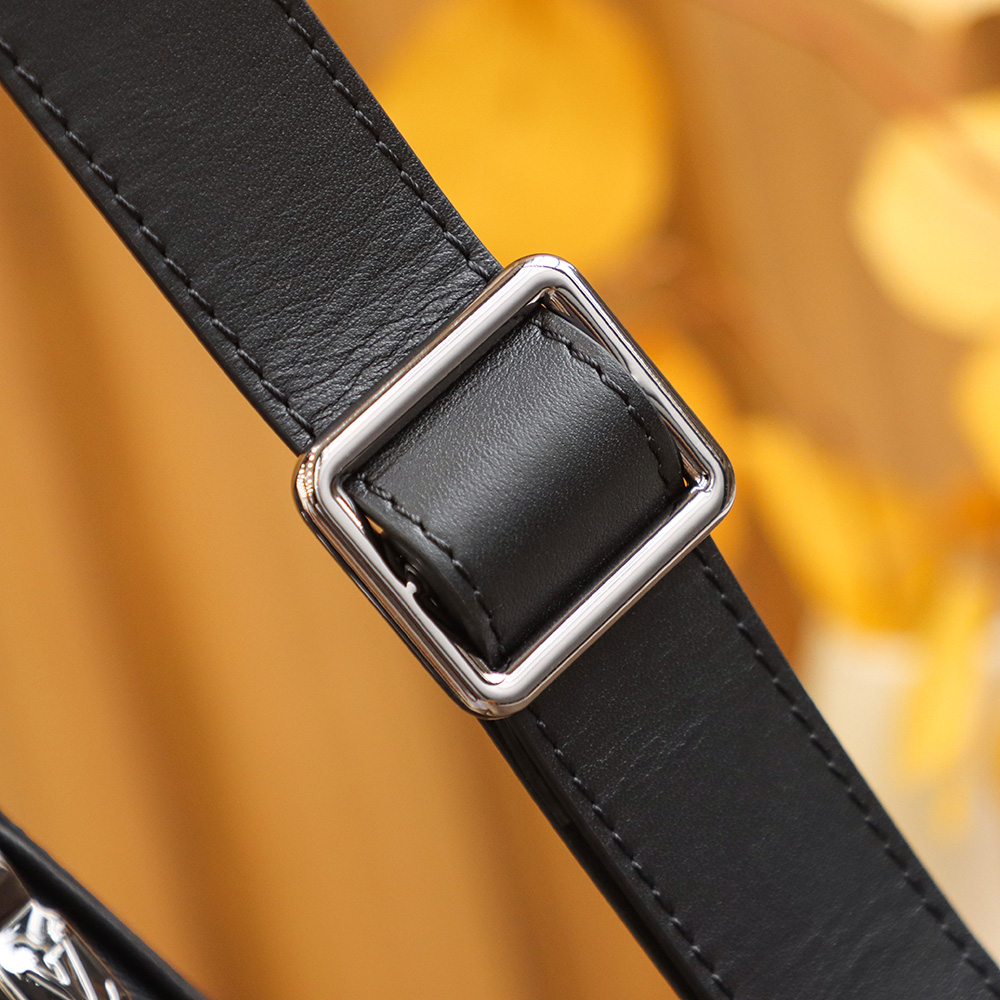 LV M44336腰包 Discovery Bumbag單肩背包¥1,880.00-頂級1:1精品高仿包包香港台灣批發價格推薦微信哪裡買