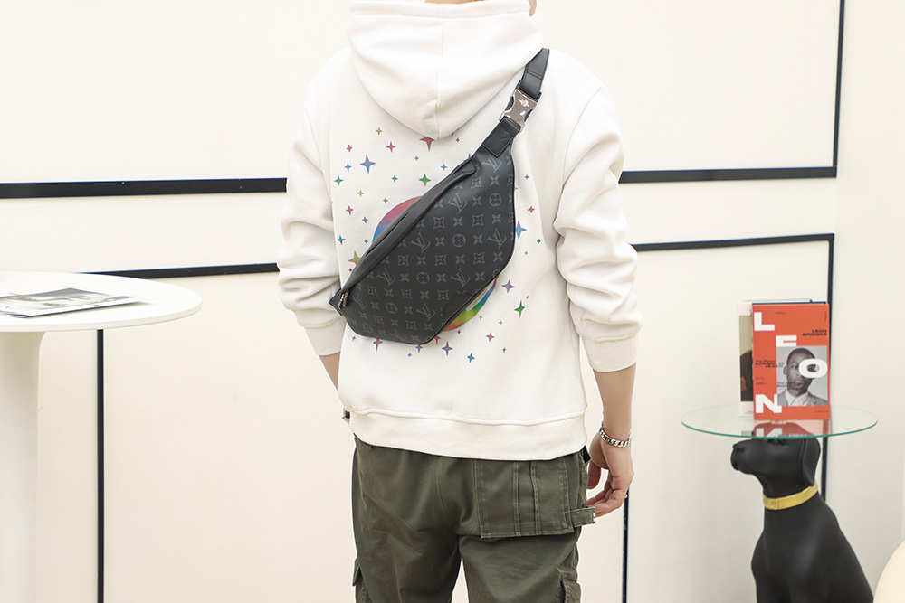 LV M44336腰包 Discovery Bumbag單肩背包¥1,880.00-頂級1:1精品高仿包包香港台灣批發價格推薦微信哪裡買