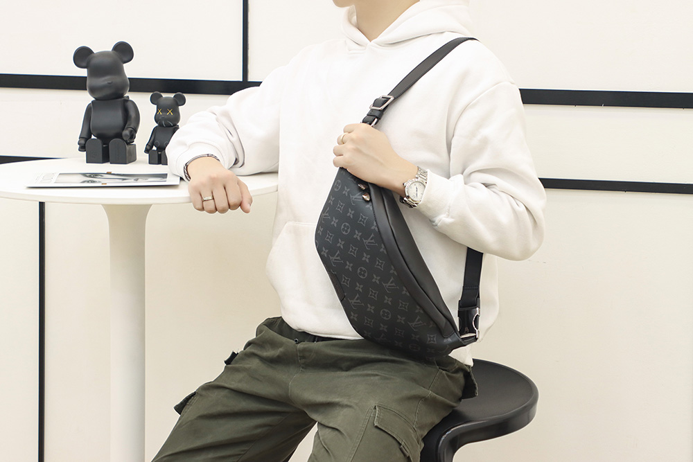 LV M44336腰包 Discovery Bumbag單肩背包¥1,880.00-頂級1:1精品高仿包包香港台灣批發價格推薦微信哪裡買