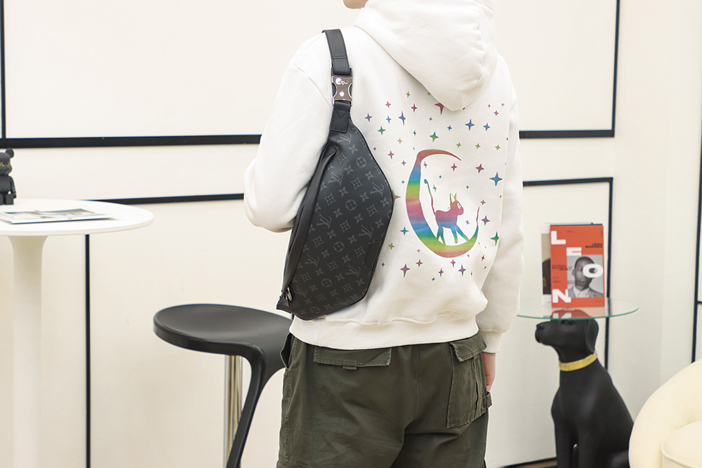 LV M44336腰包 Discovery Bumbag單肩背包¥1,880.00-頂級1:1精品高仿包包香港台灣批發價格推薦微信哪裡買