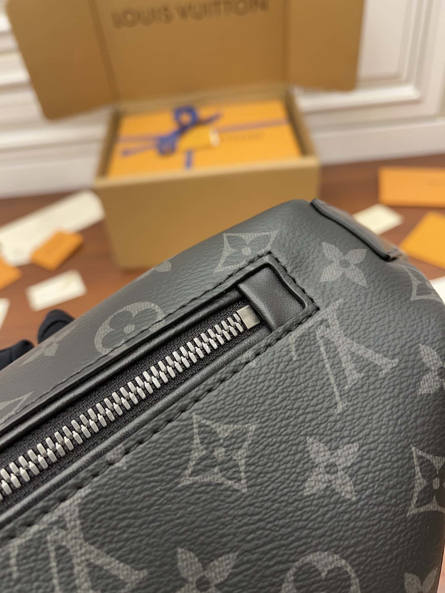 LV M46035特級加強版 DISCOVERY 小號腰包專櫃同步電子芯片內碼¥1,680.00-頂級1:1精品高仿包包香港台灣批發價格推薦微信哪裡買