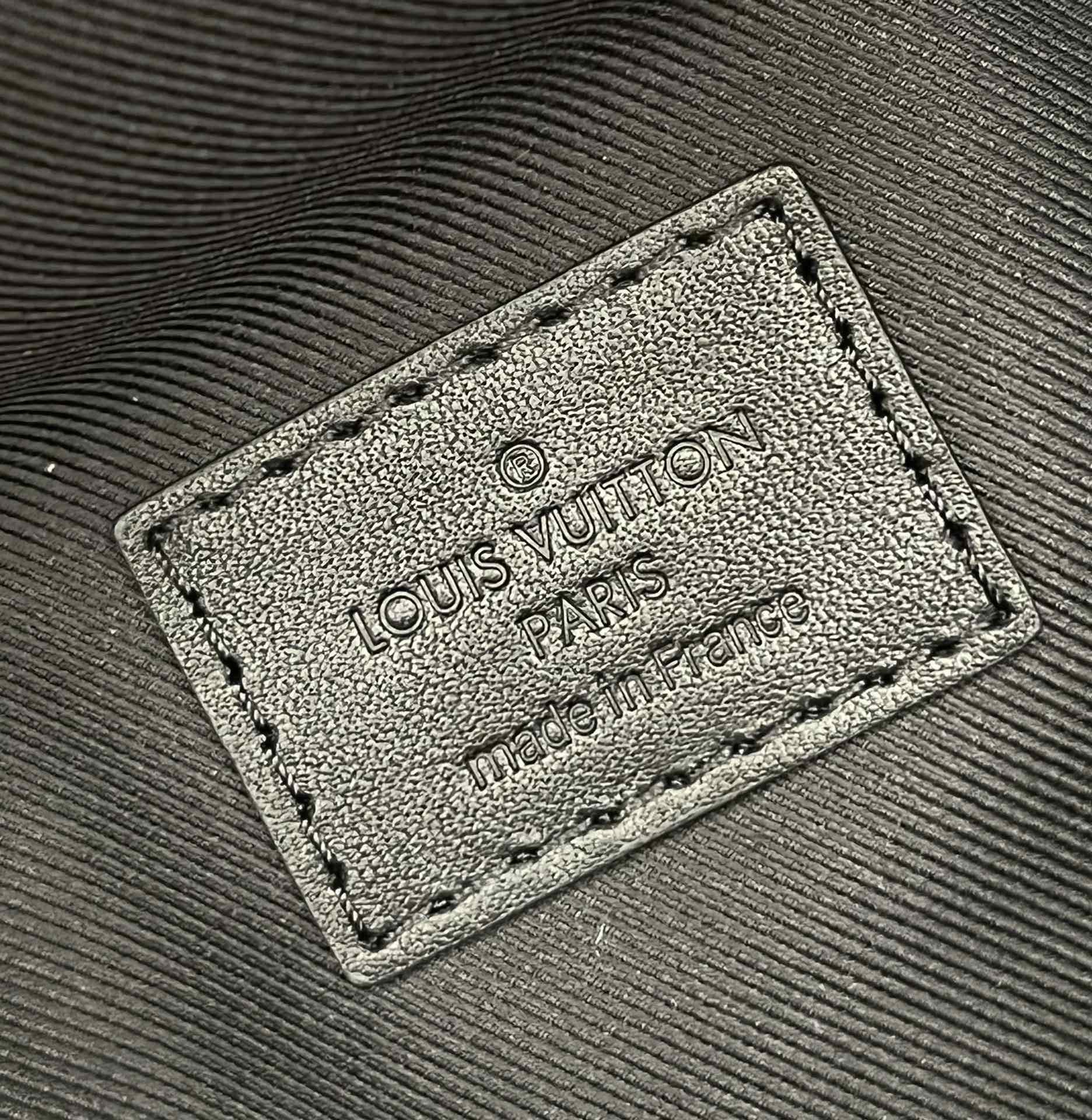 LV M46035特級加強版 DISCOVERY 小號腰包專櫃同步電子芯片內碼¥1,680.00-頂級1:1精品高仿包包香港台灣批發價格推薦微信哪裡買