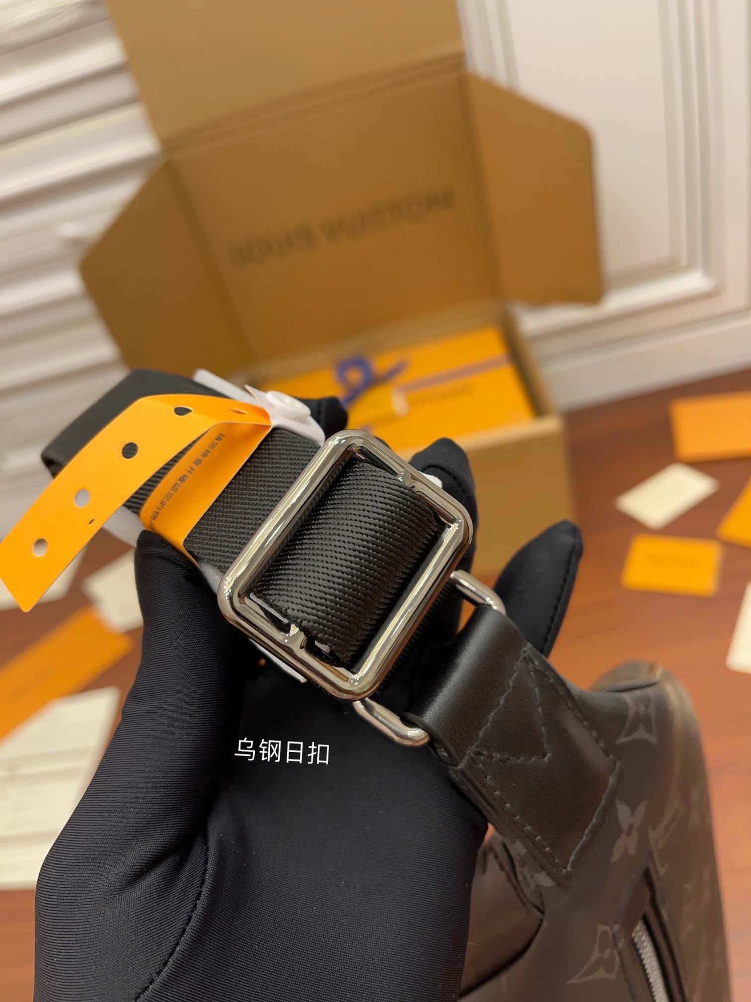 LV M46035特級加強版 DISCOVERY 小號腰包專櫃同步電子芯片內碼¥1,680.00-頂級1:1精品高仿包包香港台灣批發價格推薦微信哪裡買