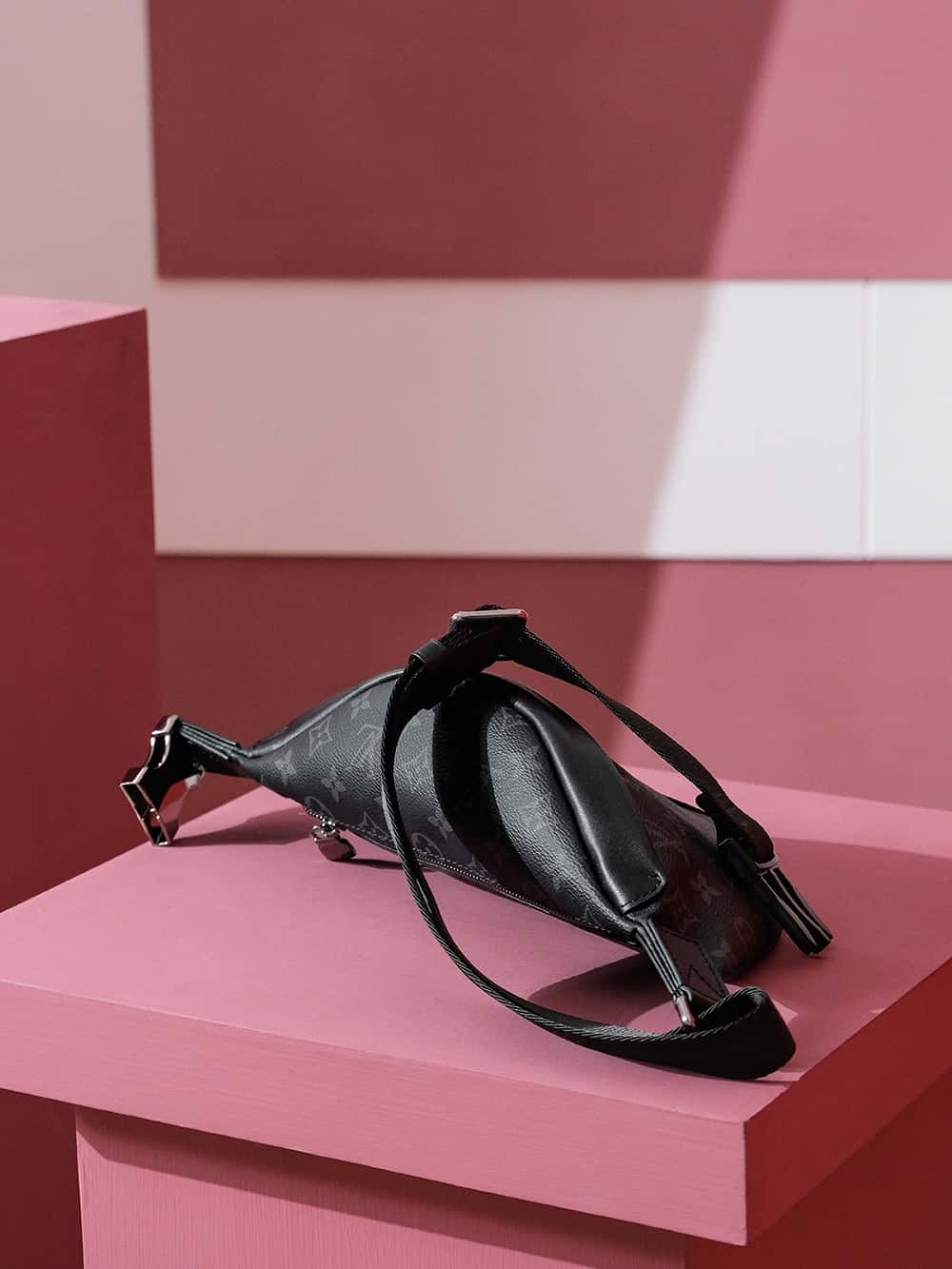 LV Discovery Bumbag PM M46035小號腰包繫列¥1,680.00-頂級1:1精品高仿包包香港台灣批發價格推薦微信哪裡買