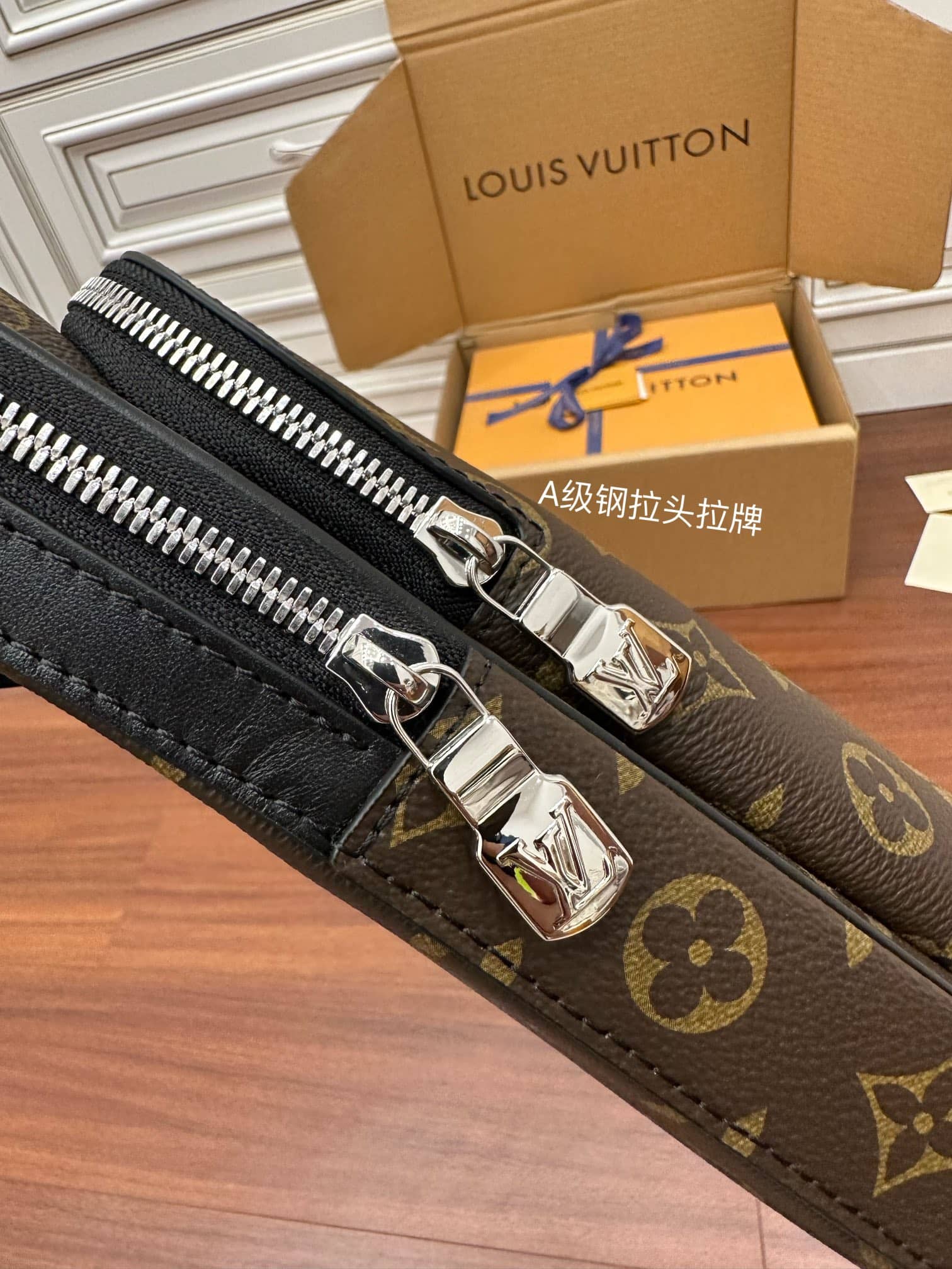 LV M46327特級加強版斜挎包 Avenue Slingbag¥1,680.00-頂級1:1精品高仿包包香港台灣批發價格推薦微信哪裡買