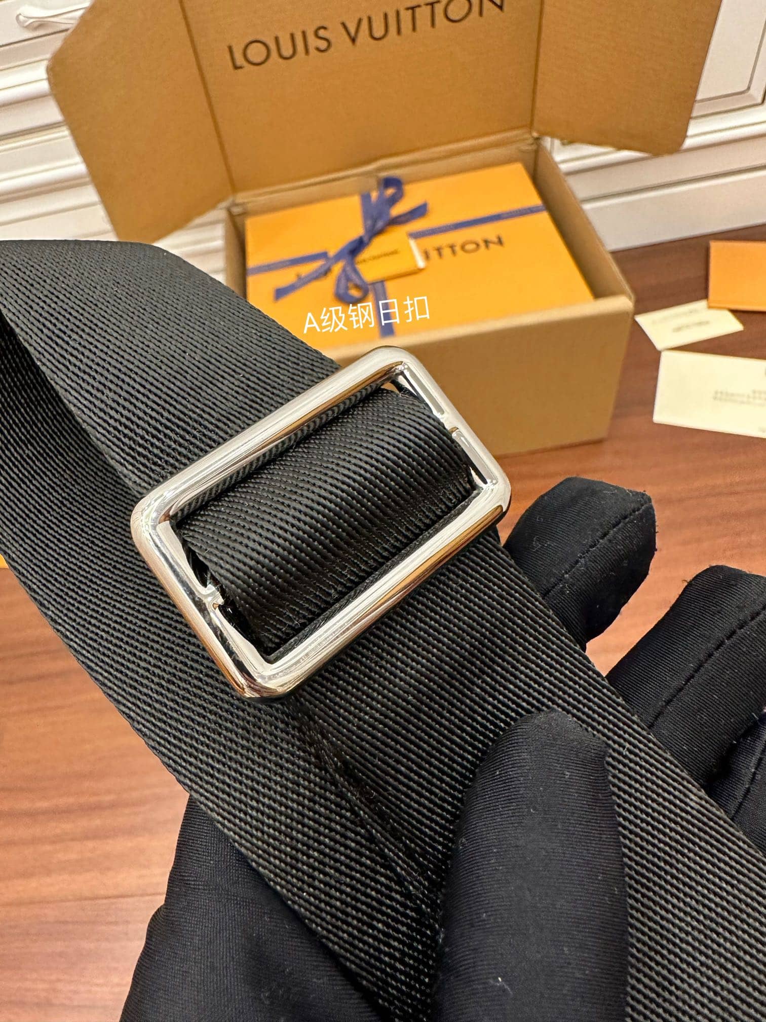 LV M46327特級加強版斜挎包 Avenue Slingbag¥1,680.00-頂級1:1精品高仿包包香港台灣批發價格推薦微信哪裡買