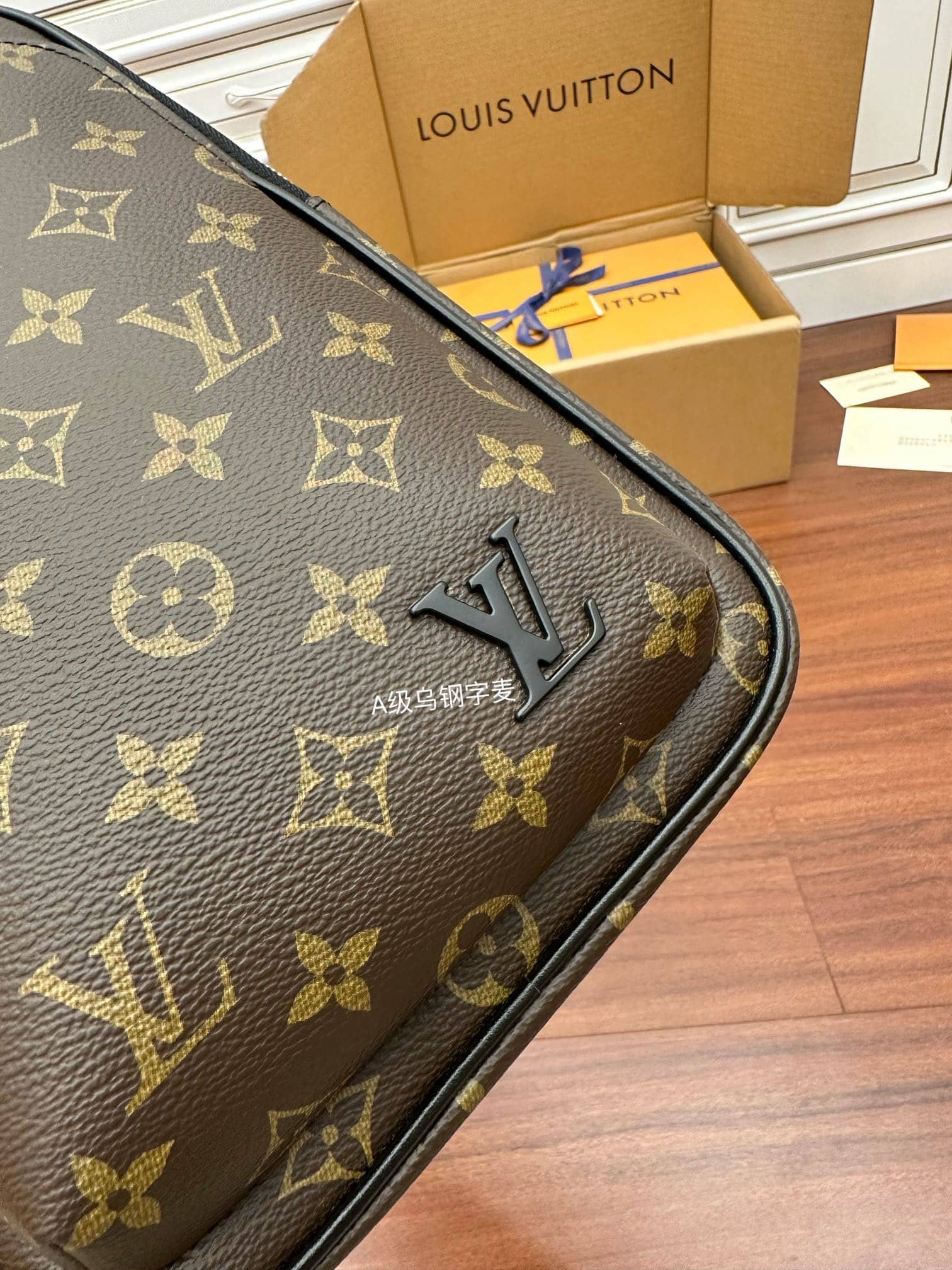 LV M46327特級加強版斜挎包 Avenue Slingbag¥1,680.00-頂級1:1精品高仿包包香港台灣批發價格推薦微信哪裡買