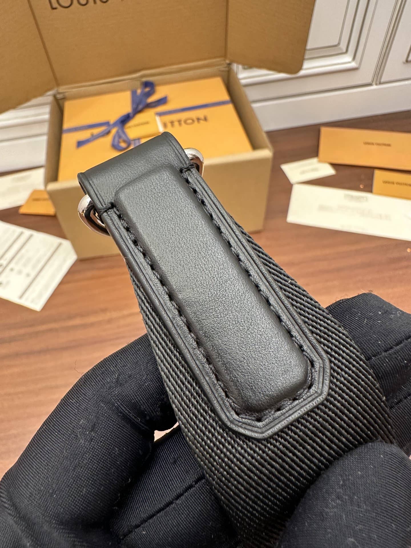 LV M46327特級加強版斜挎包 Avenue Slingbag¥1,680.00-頂級1:1精品高仿包包香港台灣批發價格推薦微信哪裡買