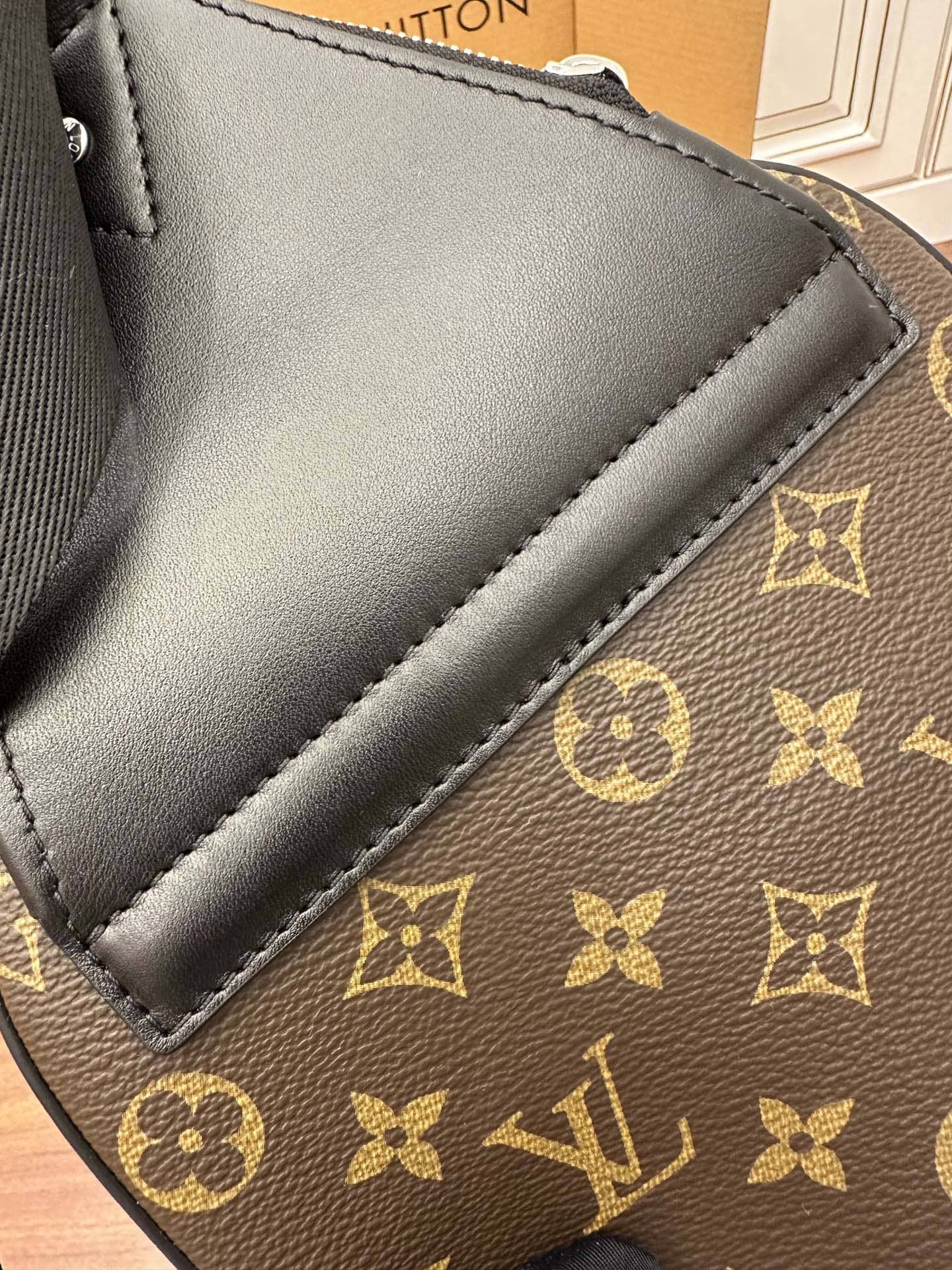 LV M46327特級加強版斜挎包 Avenue Slingbag¥1,680.00-頂級1:1精品高仿包包香港台灣批發價格推薦微信哪裡買