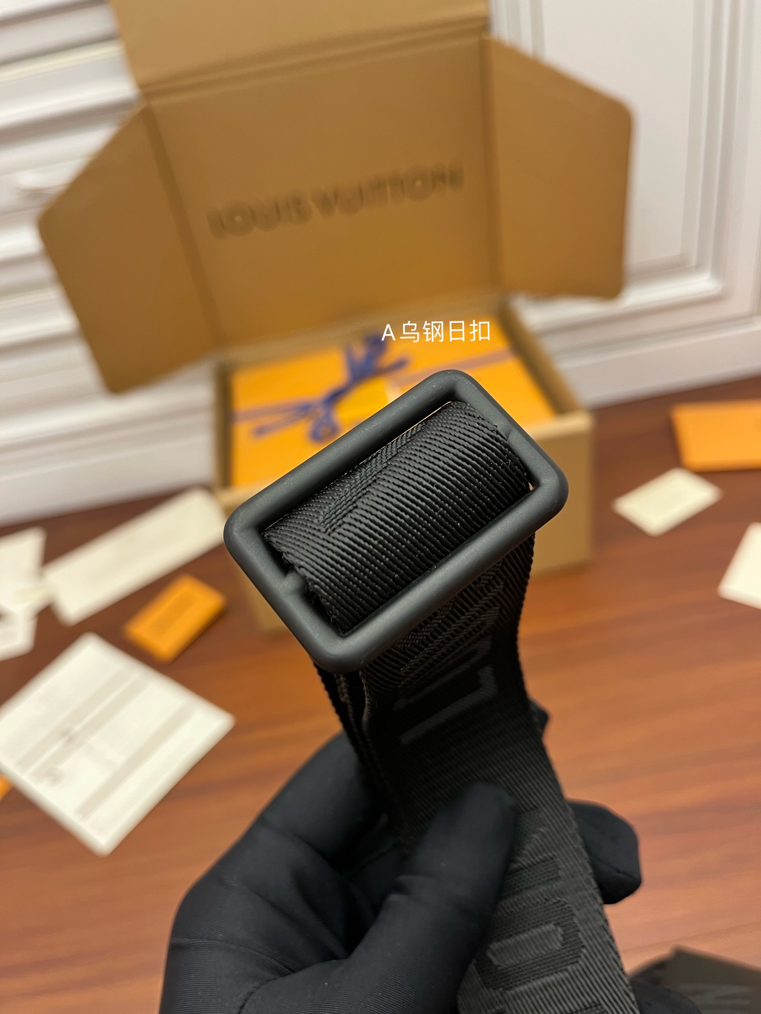 LV M45912斜挎包 SAUMUR SLINGBAG¥1,680.00-頂級1:1精品高仿包包香港台灣批發價格推薦微信哪裡買