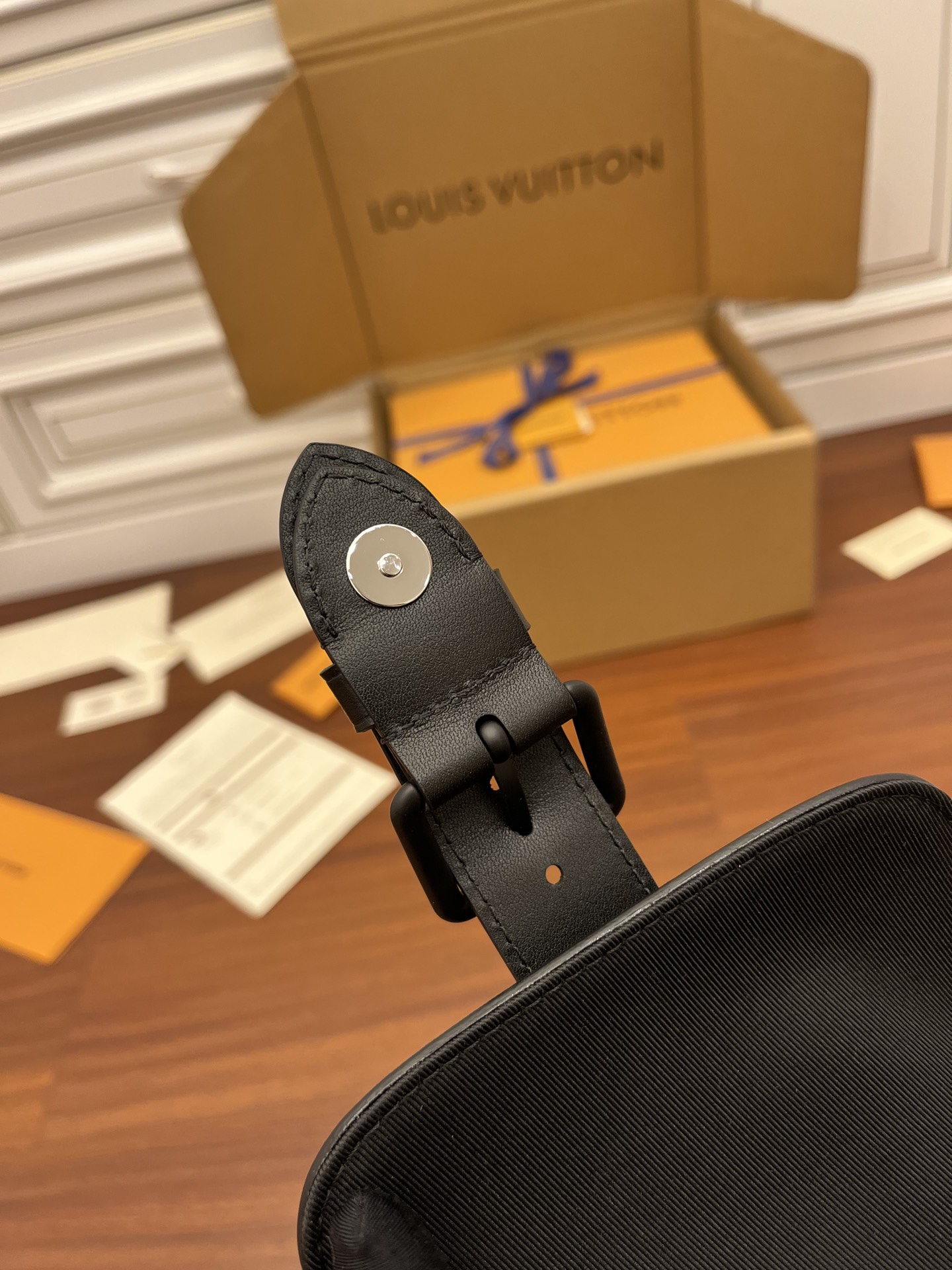 LV M45912斜挎包 SAUMUR SLINGBAG¥1,680.00-頂級1:1精品高仿包包香港台灣批發價格推薦微信哪裡買