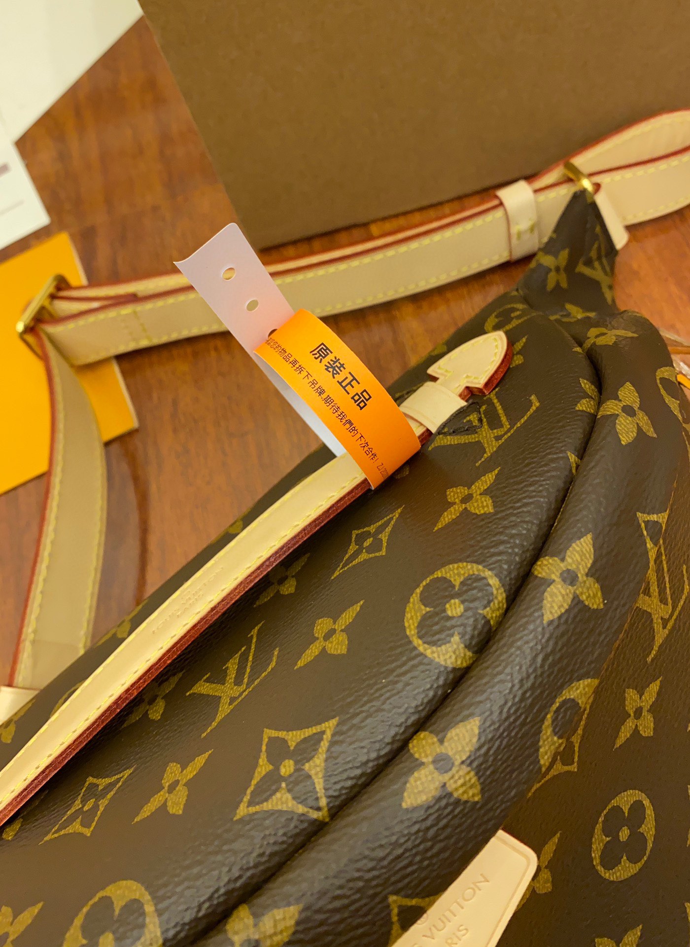 Louis Vuitton LV Bumbag 腰包 M43644¥1,680.00-頂級1:1精品高仿包包香港台灣批發價格推薦微信哪裡買