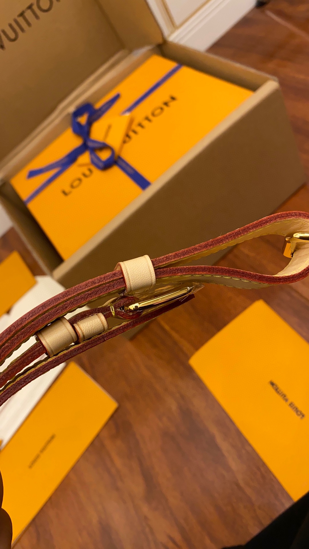 Louis Vuitton LV Bumbag 腰包 M43644¥1,680.00-頂級1:1精品高仿包包香港台灣批發價格推薦微信哪裡買