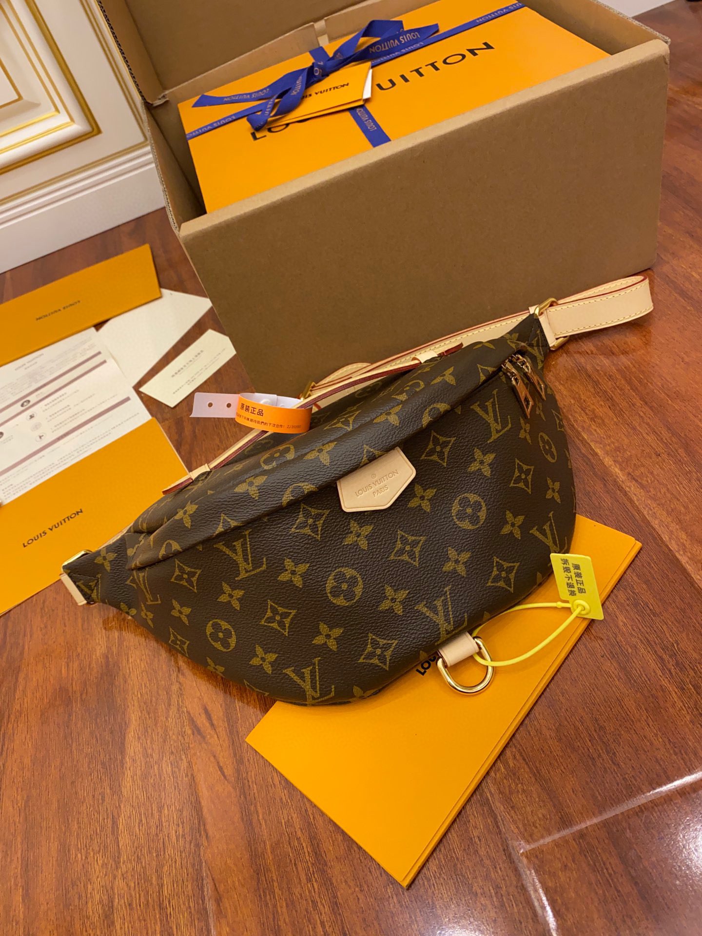 Louis Vuitton LV Bumbag 腰包 M43644¥1,680.00-頂級1:1精品高仿包包香港台灣批發價格推薦微信哪裡買