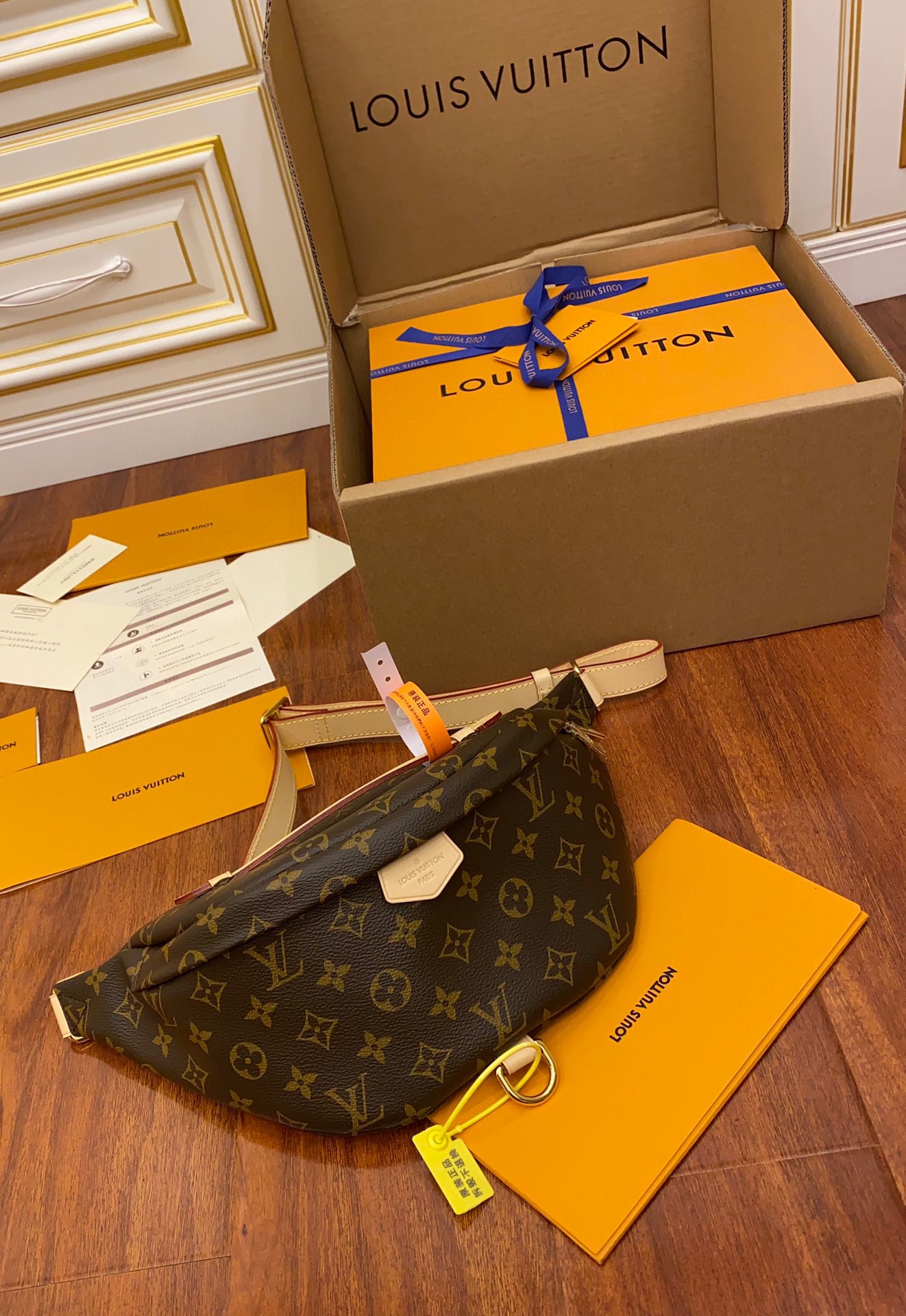 Louis Vuitton LV Bumbag Monogram腰包 M43644¥1,680.00-頂級1:1精品高仿包包香港台灣批發價格推薦微信哪裡買