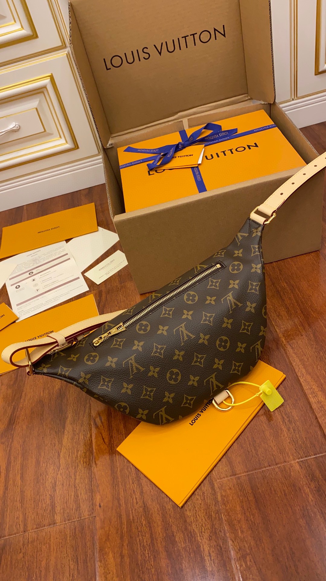Louis Vuitton LV Bumbag Monogram腰包 M43644¥1,680.00-頂級1:1精品高仿包包香港台灣批發價格推薦微信哪裡買