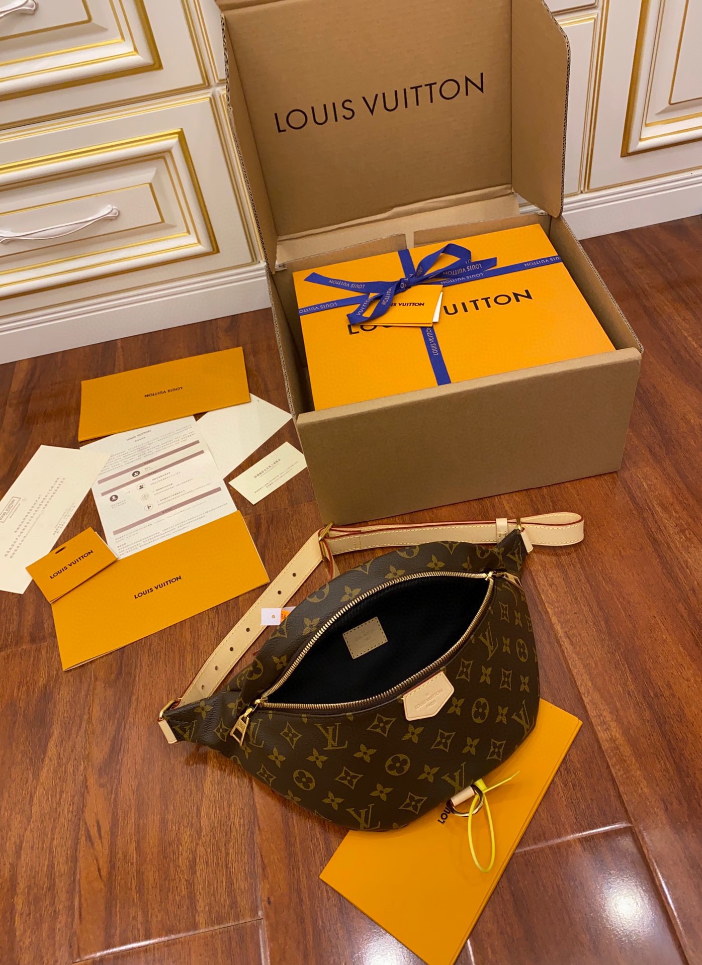 Louis Vuitton LV Bumbag Monogram腰包 M43644¥1,680.00-頂級1:1精品高仿包包香港台灣批發價格推薦微信哪裡買