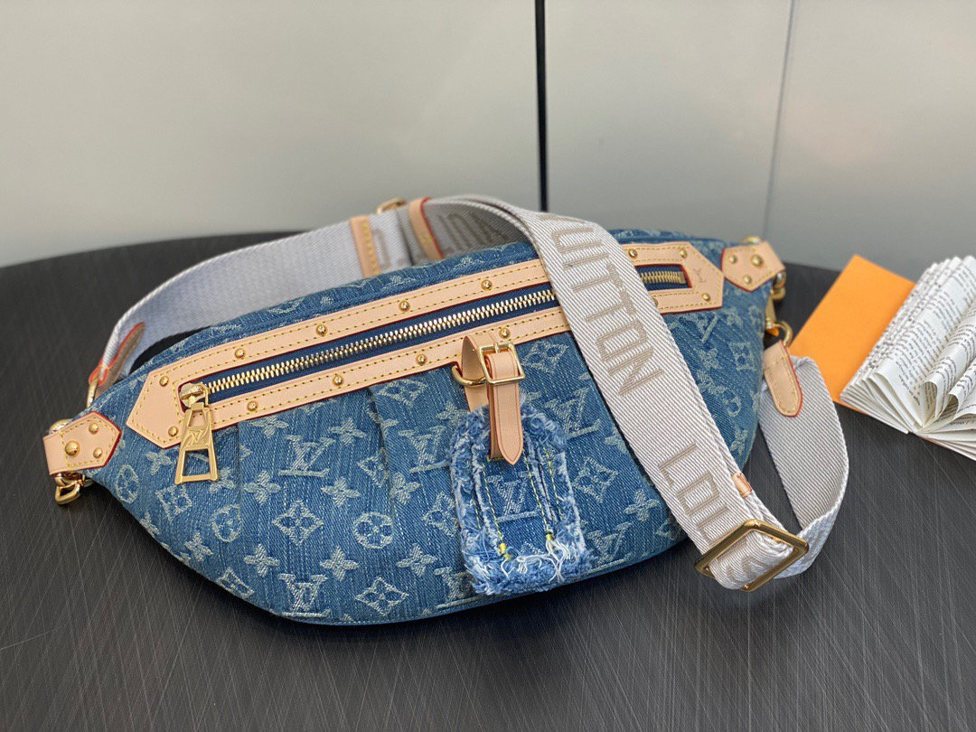 【原單精品】LV M46847藍色牛仔 丹寧胸包腰包繫列 最新款bumbag腰包¥1,480.00-頂級1:1精品高仿包包香港台灣批發價格推薦微信哪裡買