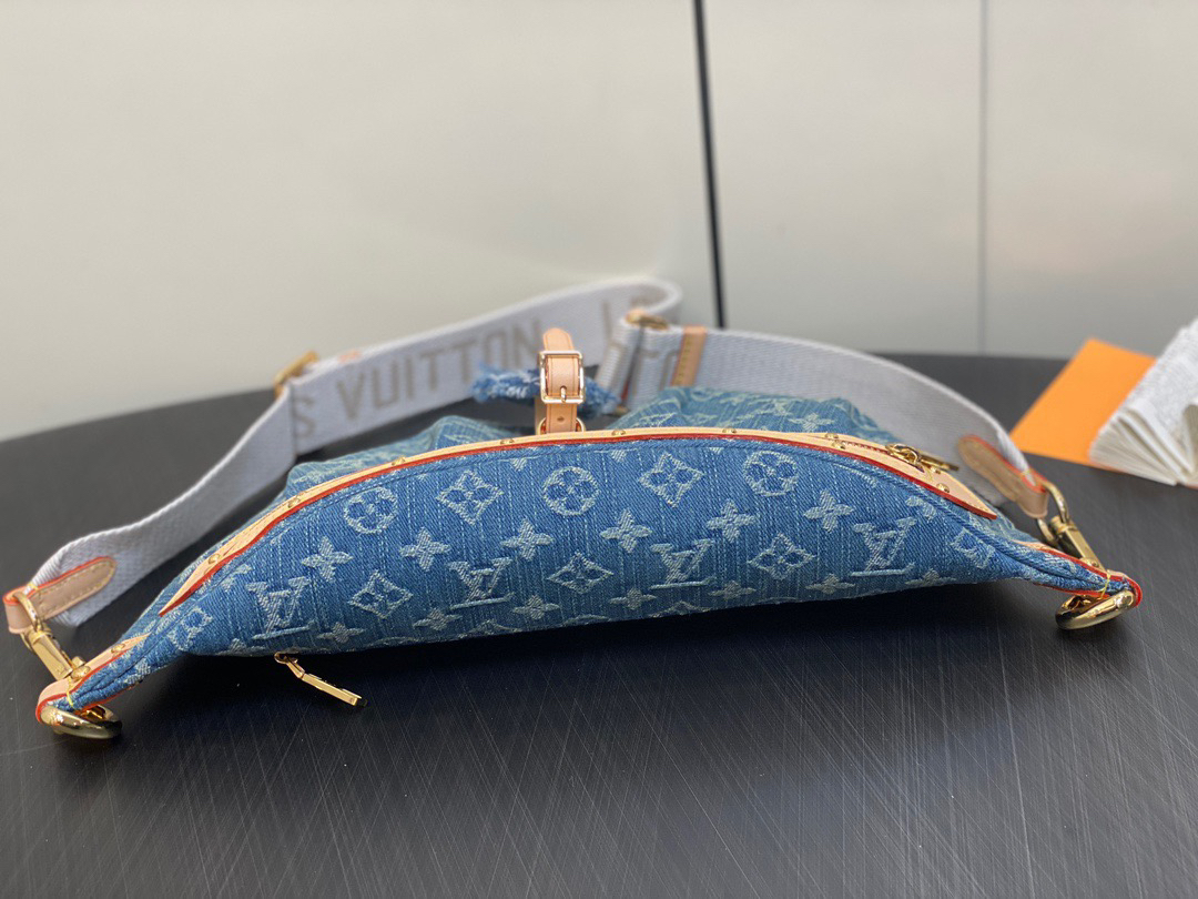 【原單精品】LV M46847藍色牛仔 丹寧胸包腰包繫列 最新款bumbag腰包¥1,480.00-頂級1:1精品高仿包包香港台灣批發價格推薦微信哪裡買