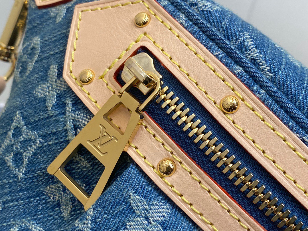 【原單精品】LV M46847藍色牛仔 丹寧胸包腰包繫列 最新款bumbag腰包¥1,480.00-頂級1:1精品高仿包包香港台灣批發價格推薦微信哪裡買