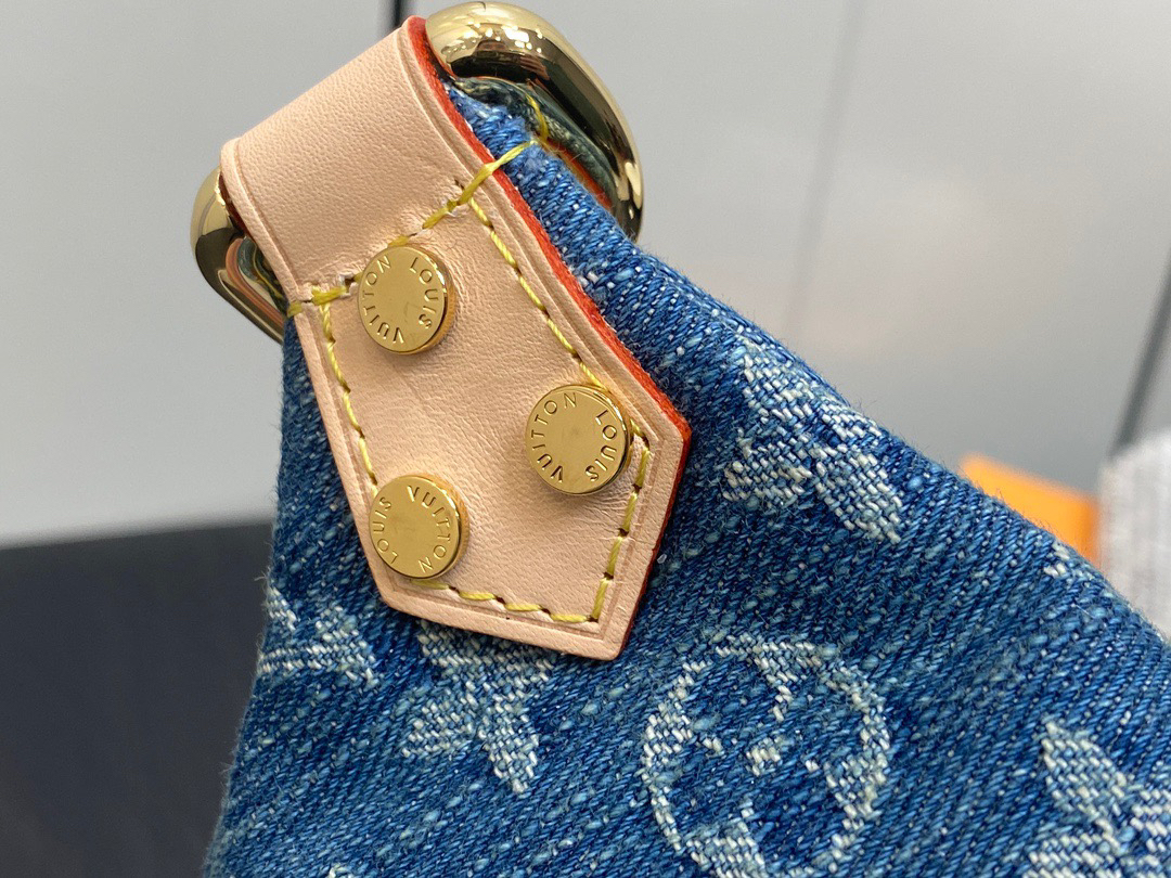 【原單精品】LV M46847藍色牛仔 丹寧胸包腰包繫列 最新款bumbag腰包¥1,480.00-頂級1:1精品高仿包包香港台灣批發價格推薦微信哪裡買